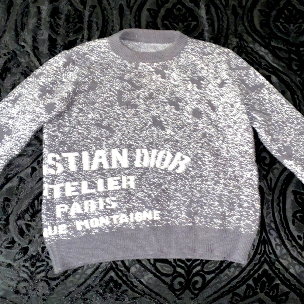 Dior Atelier Knit Sweater
Size: Men's US M / EU 48-50 / 2
Color: Grey
Used / new